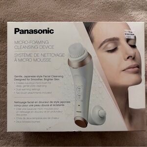 Panasonic MICRO-FOAMING CLEANSING DEVICE new in box